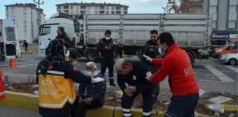 AMBULANSLA OTOMOBİL ÇARPIŞTI 4 YARALI