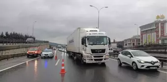 TEM OTOYOLU'NDA KARŞIYA GEÇMEK İSTEYEN İKİ KİŞİYE OTOMOBİL ÇARPTI