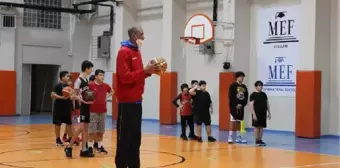 NBA eski yıldızı deneyimlerini Türkiye'deki genç basketbolculara aktarıyor (YENİDEN)