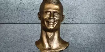 Cristiano Ronaldo'nun heykeli Hindistan'ı ikiye böldü