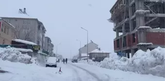 Ev hanımları kış mevsimini bağlama çalmayı öğrenerek geçiriyor