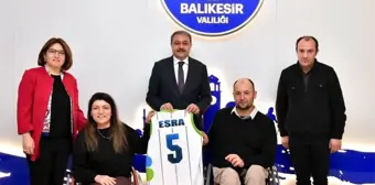 Vali Şıldak Engelli sporcuları makamında misafir etti