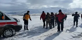 Yaptıkları strafor botla barajda mahsur kaldılar