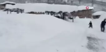 Sakarya'da kar kalınlığı insan boyuna ulaştı