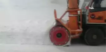 Mezrada rahatsızlanan vatandaşa karlı yollar açılarak ulaşıldı