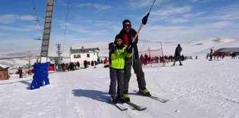 Gevaş Belediyesi binlerce öğrenciyi kayakla buluşturdu