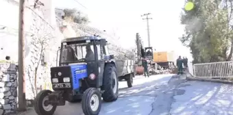 Yıkılma tehlikesi bulunan duvara belediye ekiplerince müdahale edildi