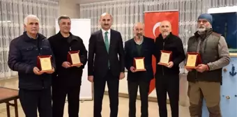 Emekli olan personele veda yemeği ve plaket