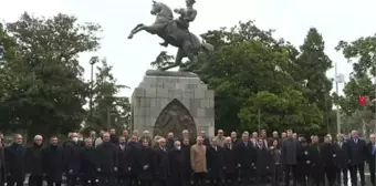 Siyasi partilerin il başkanlarından Atatürk Anıtı önünde açıklama