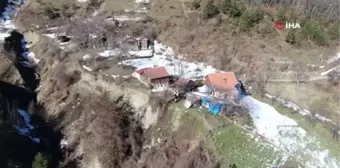 Karadeniz'de heyelan korkusu... Mezarlar yerinden söküldü, evlerin temeli kaydı, duvarlarda çatlaklar oluştu