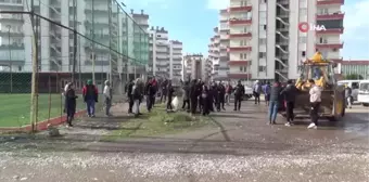 Halı saha yıkımında gerginlik... 26 yıldır çalışma ruhsatı bulunmayan halı saha yıkıldı