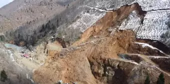 Giresun'da Kovanlık-Aydındere yolu heyelan nedeniyle kapandı