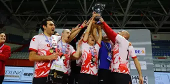 THY çalışanları voleybolda şampiyon oldu