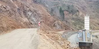 Giresun'da heyelan nedeniyle kapanan Kovanlık-Aydındere yolu açıldı