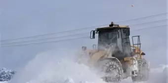 Erzincan'da kar ve tipiden 294 köy yolu ulaşıma kapalı