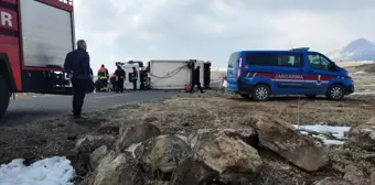 Son dakika haberleri... Çöp kamyonu devrildi: 1 ölü 2 yaralı