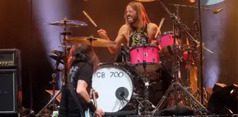 Taylor Hawkins: Foo Fighters davulcusu 50 yaşında hayatını kaybetti