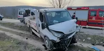 BURSA'DA OTOMOBİL İLE KAMYONET ÇARPIŞTI 2 YARALI