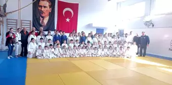 Yunusemreli judocular bir üst kuşağa terfi etti