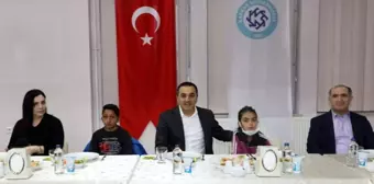 Vali Öksüz, öğrencilerle iftarda buluştu