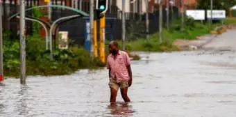 Güney Afrika'da son 60 yılın en şiddetli sel felaketinde 300'den fazla kişi öldü