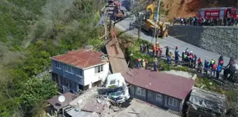 Sarıyer'de gecekondunun üzerine düşen TIR 9 saat sonra kaldırıldı