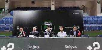 Darüşşafaka, Selçuk Ernak ve Doğuş Özdemiroğlu'nun sözleşmelerini uzattı