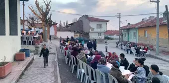 Eskişehir'in en eski yerleşim yerinde iftar yemeği: Mahalle halkı imece usulü hazırlanan iftar yemeğinde bir araya geldi