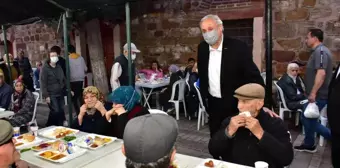 Başkan Bakkalcıoğlu ve eski Devlet Bakanı Şeker, oruçlarını belediye iftar çadırında açtı