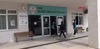 EDİRNE-ÖĞRENCİLER, 'ZİMEM DEFTERİ' UYGULAMASIYLA 4 BAKKALDAKİ BORÇLARI ÖDEDİ