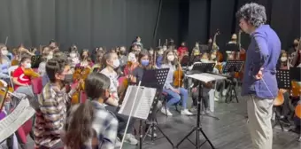 Dar gelirli ailelerin çocuklarını müzikle buluşturan orkestra büyüyor