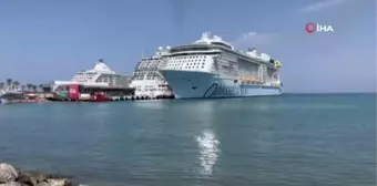 Kuşadası, Türkiye limanlarına gelen en büyük yolcu gemisi Odyssey of the Seas'i ağırladı