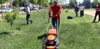 İzmit Belediyesi Yeşil Alanları Yaza Hazırlıyor