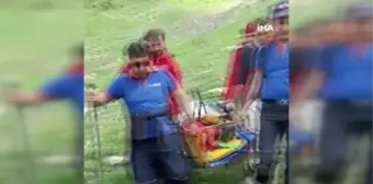 Hakkari'de pancar toplamaya giderken ayağı kırılan kadın böyle kurtarıldı