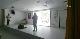 Düzenlediği yarışmalarla öğrencilerin yabancı dilini geliştiriyor