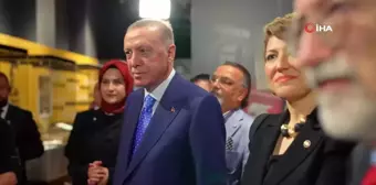 Cumhurbaşkanı Erdoğan, Türk Müziği Tarihi Sergisi'nde eşyaları bulunan sanatçı aileleriyle sohbet etti