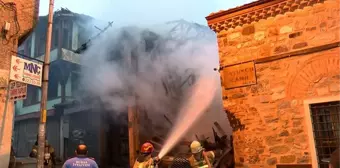 110 yıllık binada yangın çıktı! Alevlerin sıçradığı tarihi cami az kalsın küle dönüyordu