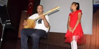 Şanlıurfalı İmhan yanık sesiyle herkesi kendine hayran bırakıyor