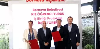 Bornova'da Kız Öğrenciler İçin El Ele