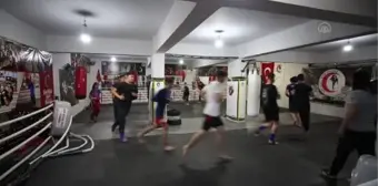 Kick Boks Dünya Kupası'nda başarılı olan iki arkadaş şampiyonluklara odaklandı