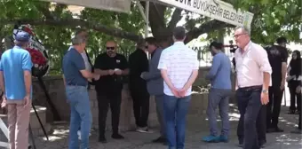 BALIKESİR - Sanatçı Yavuz Bingöl'ün annesi Şahsenem Bacı'nın cenazesi Ayvalık'ta defnedildi