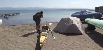 Kız çocuklarının eğitimine dikkati çekmek için kanoyla denize açılan sporcu Sinop'a ulaştı