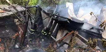 Son dakika haberi... Artvin'de çıkan yangında iki katlı ahşap ev küle döndü