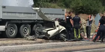 Bursa'da tırla çarpışan otomobildeki anne oğul hayatını kaybetti