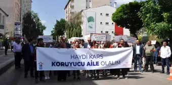 Kars'ta, 'Koruyucu Aile' farkındalık yürüyüşü