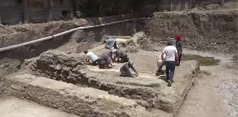 İnşaat kazısında Roma dönemi villa kalıntısı ve taban mozaiği bulundu