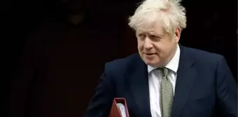 İstifa haberleriyle sarsılan İngiltere'de Boris Johnson sessizliğini bozdu: Görevime devam edeceğim