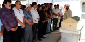 Son dakika haberi! KIRKLARELİ'DEKİ OTOBÜS KAZASINDA ÖLEN 5 YAŞINDAKİ BERAT, TOPRAĞA VERİLDİ