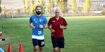 Elazığspor'un 39 yaşındaki kaptanı Yiğitcan, yıllara meydan okuyor