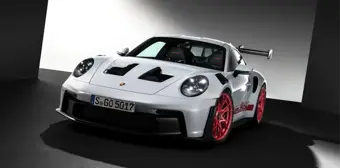 Adrenalin makinesi yenilendi: Porsche 911 GT3 RS